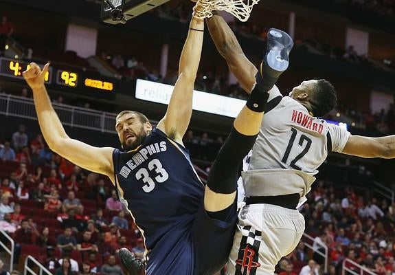 Marc Gasol y Dwight Howard. 