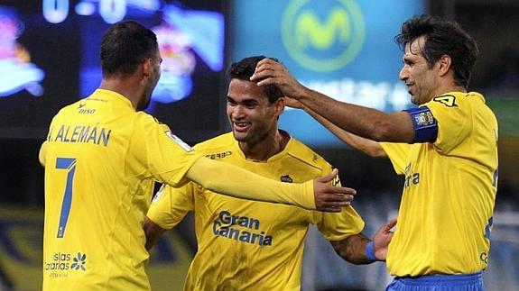 Los jugadores de Las Palmas celebran el gol ante la Real Sociedad. 