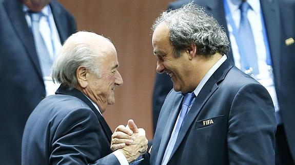 Joseph Blatter y Michel Platini. 