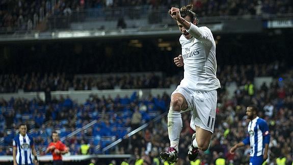 Gareth Bale celebra uno de sus tres goles ante el Deportivo.