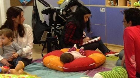 La silla está fabricada con productos de bajo coste.