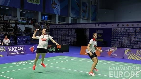 Corrales (i) y Marín, durante su partido de dobles contra Estonia. 