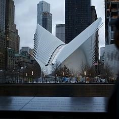 Santiago Calatrava, en el interior de la estación.