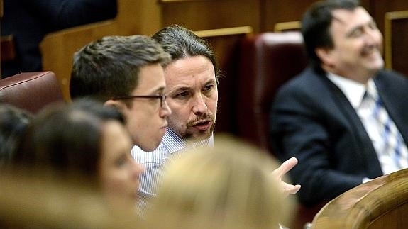 Íñigo Errejón y Pablo Iglesias, en el Congreso.