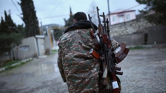 Un soldado de la autoproclamada república de Nagorno-Karabaj. 