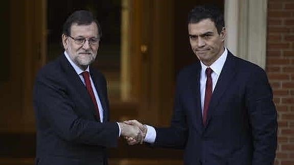 Mariano Rajoy y Pedro Sánchez, en La Moncloa.