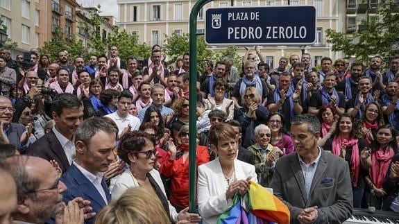 Acto en el que se ha descubierto la placa. 