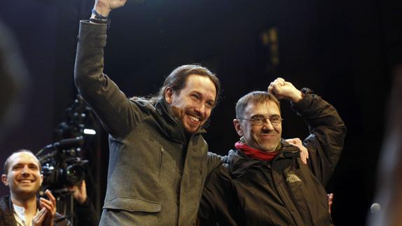 El líder de Podemos, Pablo Iglesias, junto a Juan Carlos Monedero.