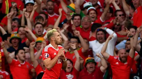Ramsey  celebra el gol ante Rusia. 