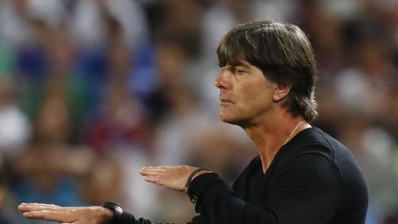 Joachim Löw, durante el partido que enfrentaba a la selecciones de Alemania e Italia. 