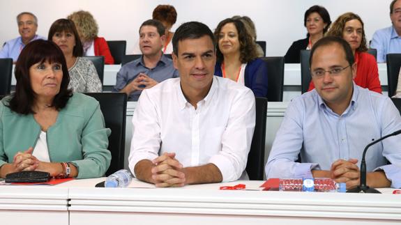 El secretario de Organización del PSOE, César Luena, junto a Pedro Sánchez.