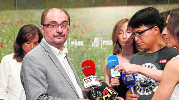 Lambán apoya la propuesta de debate interno de Zapatero