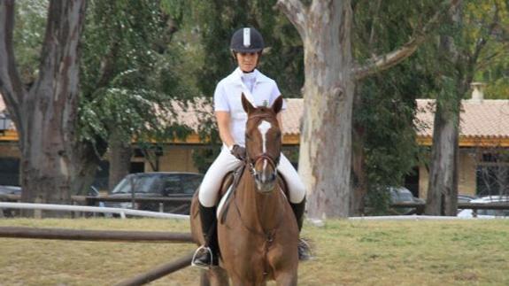 La Infanta Elena durante un torneo hípico.