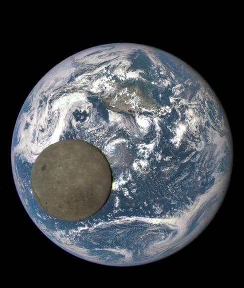 Vista inédita de la luna y la Tierra tomada desde el Observatorio Espacial Climático Profundo.