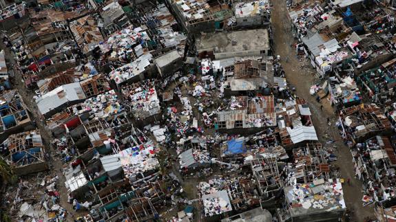 Desolación en Haití tras el paso del huracán Matthew.