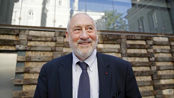 El Nobel Stiglitz avisa de que la recuperación española es incompatible con más ajustes