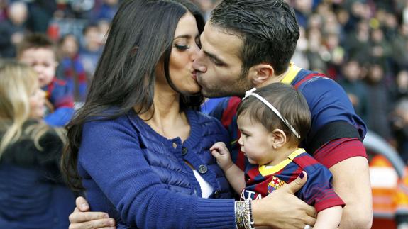 Cesc Fábregas con su mujer y su hija Lía.