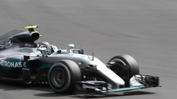 Rosberg, pilotando. 