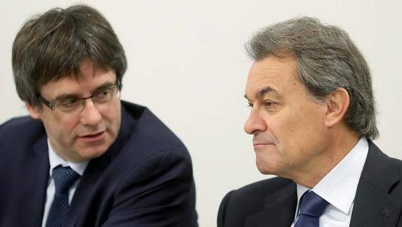 Carles Puigdemont y Artur Mas. 