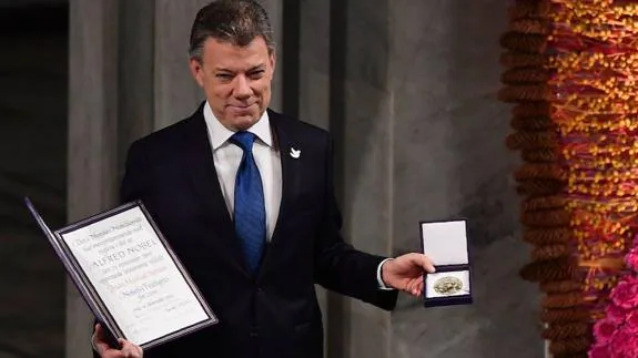 Juan Manuel Santos recibe en Oslo el premio Nobel de la Paz.