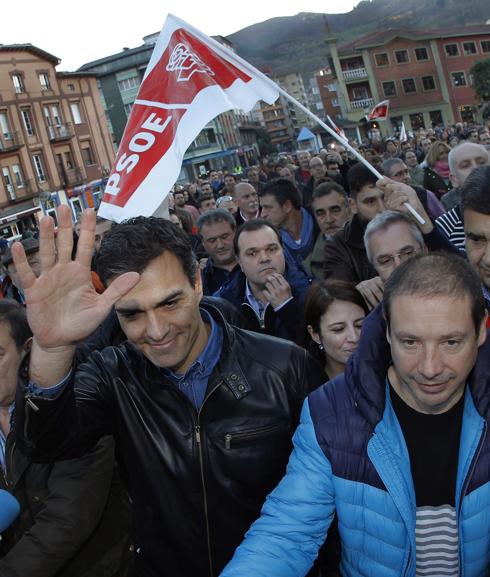 Pedro Sánchez en El Entrego.