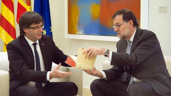 Mariano Rajoy y Carles Puigdemont.