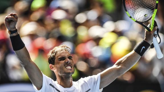 Rafa Nadal celebra el triunfo ante Florian Mayer. 