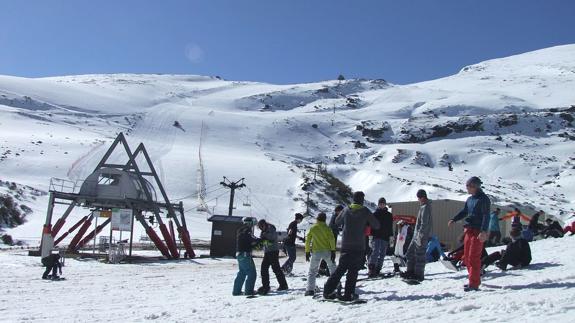 Los amantes de la nieve disfrutan de un magnífico estado en la Cordillera Cantábrica