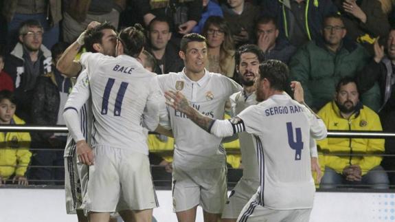 Los jugadores del Real Madrid celebran el gol de Morata. 