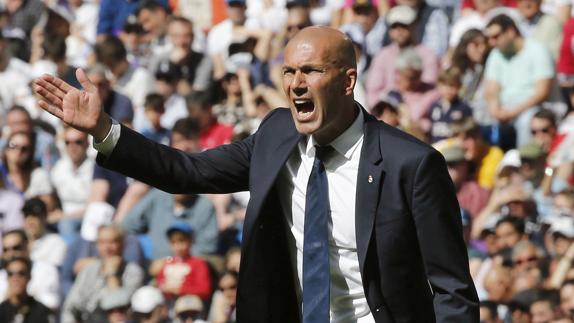 Zidane, ante el Alavés. 