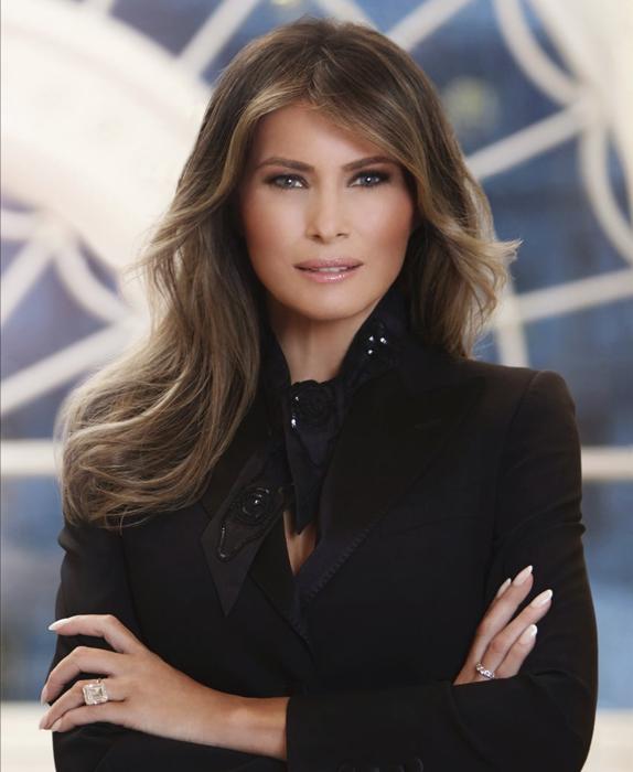 Retrato oficial de Melania Trump. 