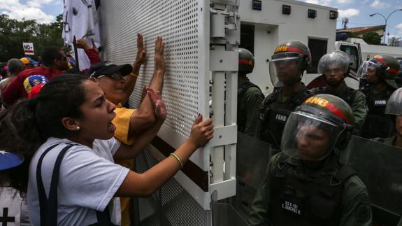 Concentración opositora en Caracas.