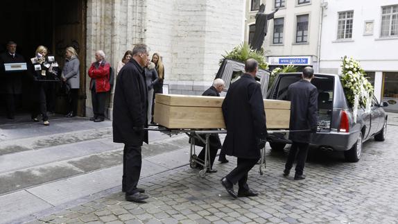 El funeral de una de las víctimas de Estocolmo.