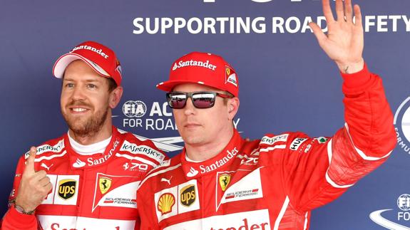Vettel y Räikkönen, tras lograr los dos primeros puestos en la parrilla. 