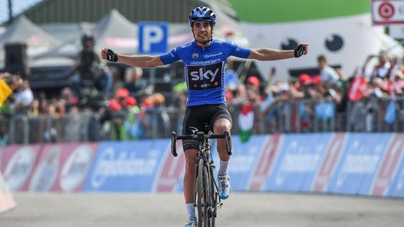 Mikel Landa celebra la victoria. 