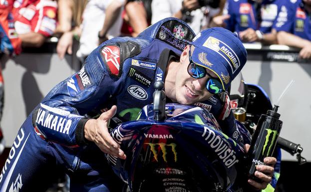 Maverick Viñales, tras el Gran Premio. 