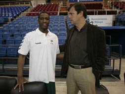 Terrel Castle y Juanman Rodríguez, en el Palacio. / FOTO: CARLOS MORET