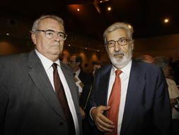 Alejo García (derecha), junto a Pedro Aparicio en la presentación de la Fundación Manuel Alcántara  en el hotel Montemálaga en octubre de 2007. / FOTO: Salvador Salas
