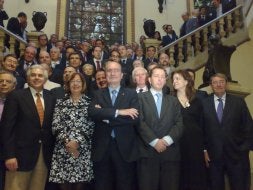 Foto de familia esta mañana en el Ayuntamiento de la capital. / Salvador Salas / Vídeo: Canal Málaga