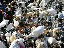 QUEDADA. Será el sábado a las 23.30; los participantes deberán vestir pijama o ropa blanca / M. REHLE