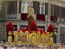 La procesión de Cristo Resucitado cierra una Semana Santa marcada por una alta afluencia de visitantes