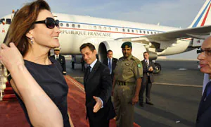 Carla Bruni junto a Nicolas Sarkozy. / REUTERS