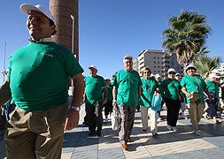 Los participantes llevaban camisetas de color verde.:: ÁLVARO CABRERA