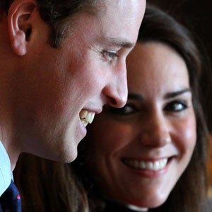 El príncipe Guillermo y su prometida, Kate Middleton, en una foto reciente. :: Ap