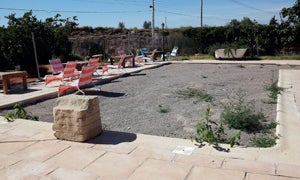 A la cárcel por construir una piscina ilegal en una casa rural