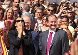 Isabel Pantoja, junto Pedro Fernández-Montes y Javier Checa. / Antonio Salas