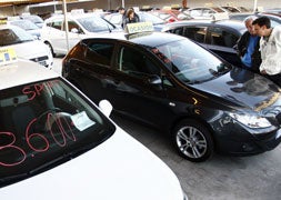 El 30% de los coches que tiene a la venta Autos J. del Paso proceden del empeño. :: Álvaro Cabrera
