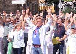 Cortes de tráfico en Carlos Haya en protesta por los recortes en el sector sanitario