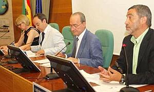 De la Torre ha participado hoy en los Cursos de Verano de la UMA. :: Foto Álvaro Cabrera. Vídeo de Rossel Aparicio y Marta Lupión