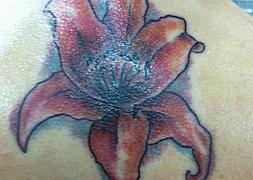 Belén Esteban estrena nuevo tatuaje en la nuca